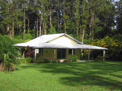 Hawaii Big Island vacation rental lawn